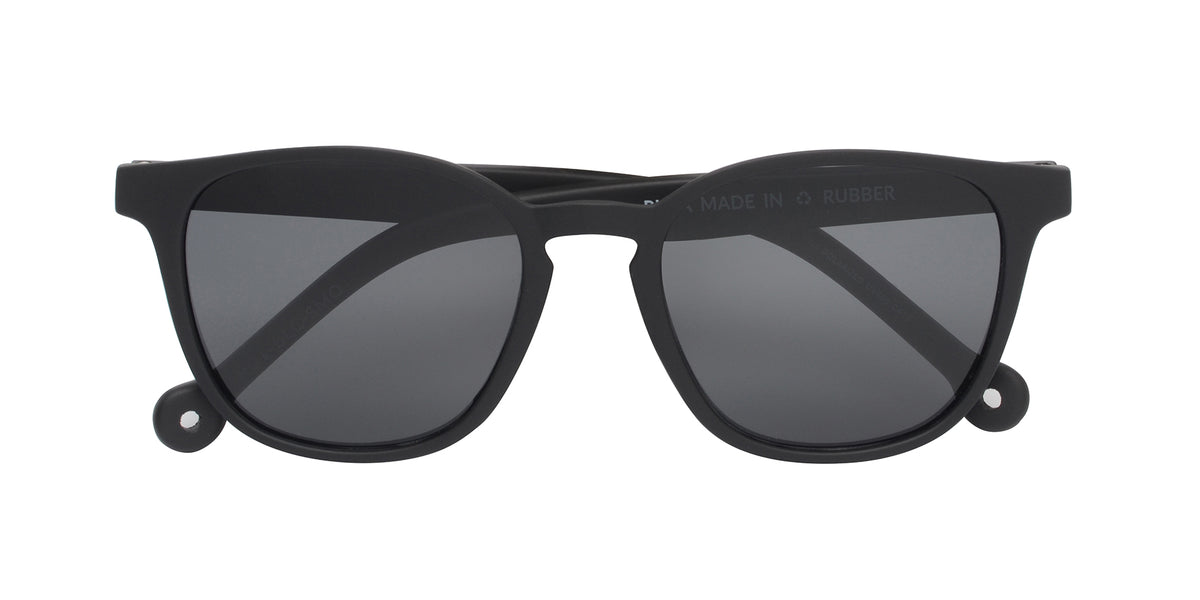 Ruta Sunglasses in Black (Smoke)